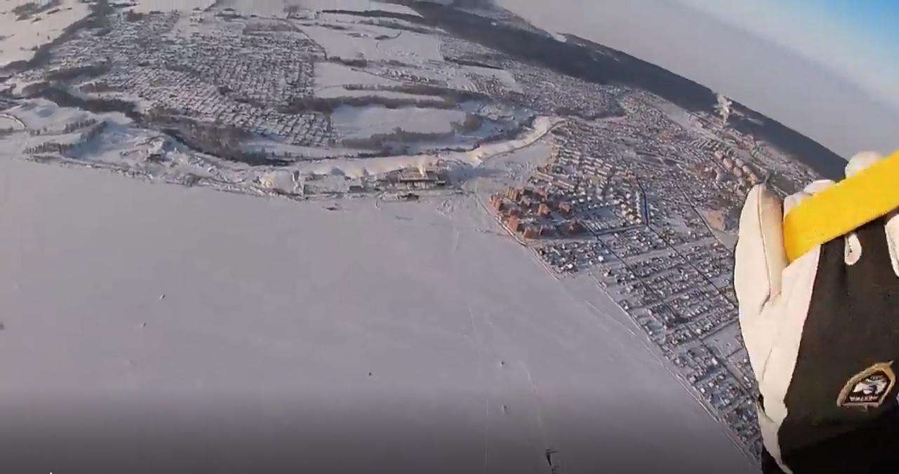 Парашютист запечатлел Бердск в 25-ти градусный мороз с высоты птичьего полёта