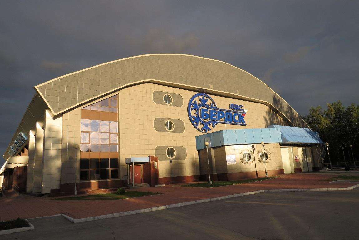 2 февраля 15 лет назад в Бердске открылся ледовый Дворец спорта