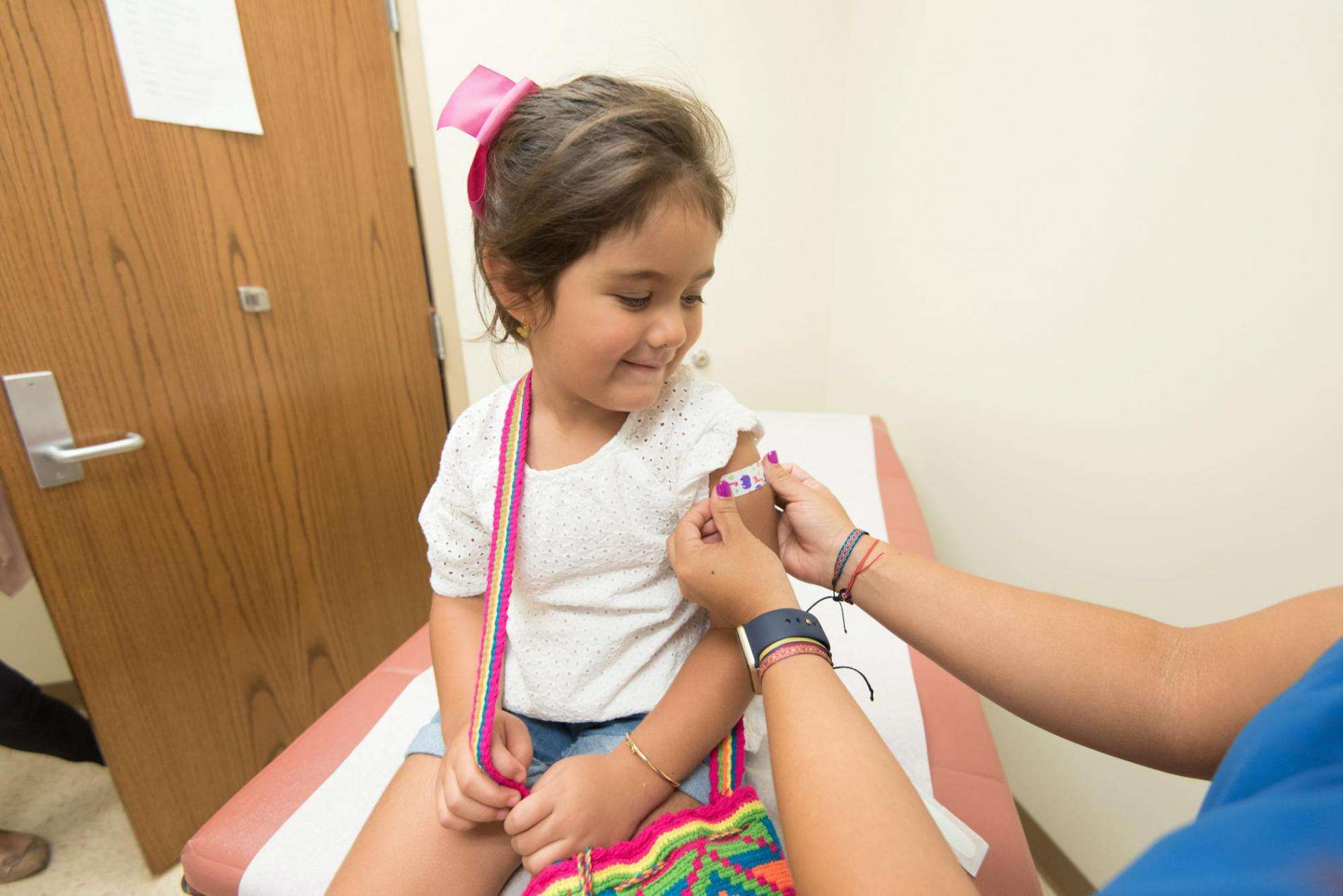 Минздрав дал разрешение на проведение клинических исследований вакцины с участием детей