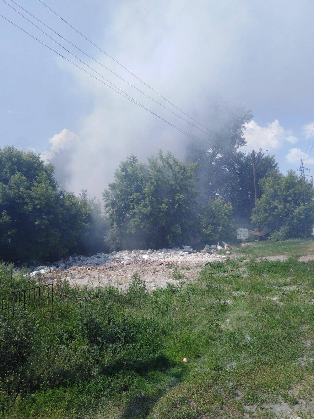 Пожар в Бердске сейчас. Бердск природа. Пожар на Озерной улице Renault. Фото село Усть-Озерная пожар в школе 2020.