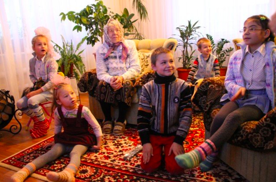 Семья плотниковых. Бердск самые многодетные семьи. Многодетная семья Плотниковых Бердска. Сколько людей живет в Бердске. Десять детей приемных фото.