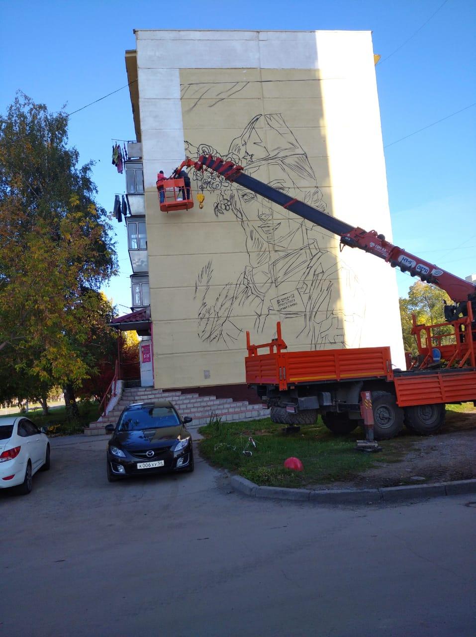 Двойной портрет девушки появится на стене пятиэтажки в Бердске