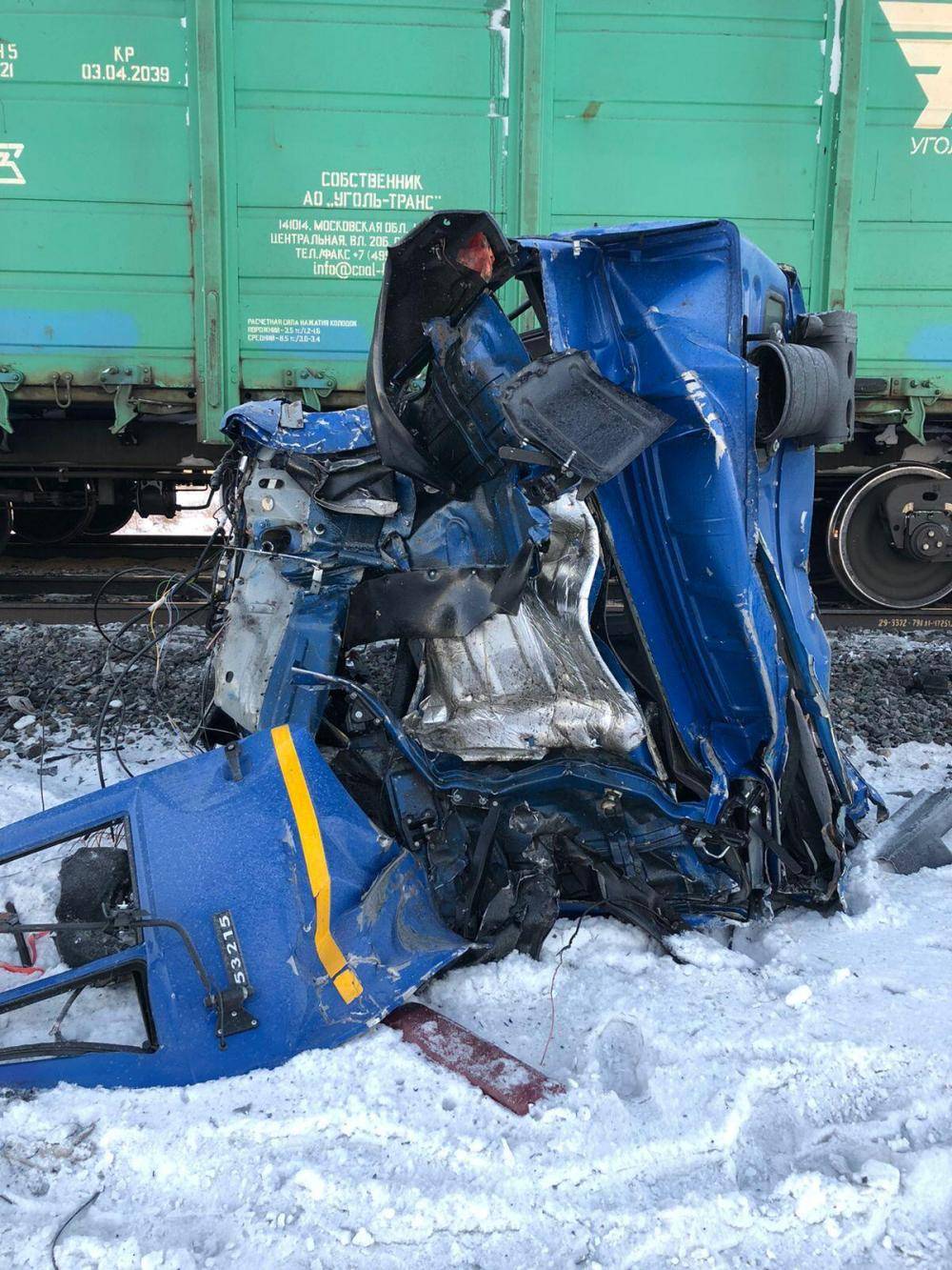 КамАЗ столкнулся с поездом в Новосибирской области