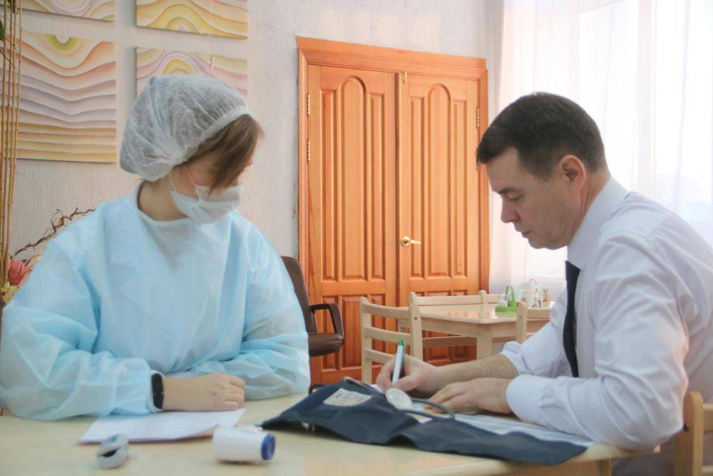 И.о. главы Бердска Владимир Захаров привился от гриппа и COVID-19
