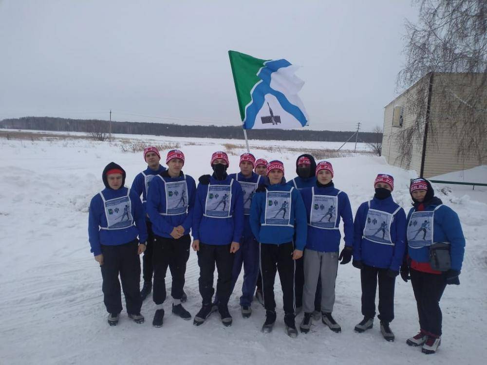 Участники 10-километрового лыжного перехода