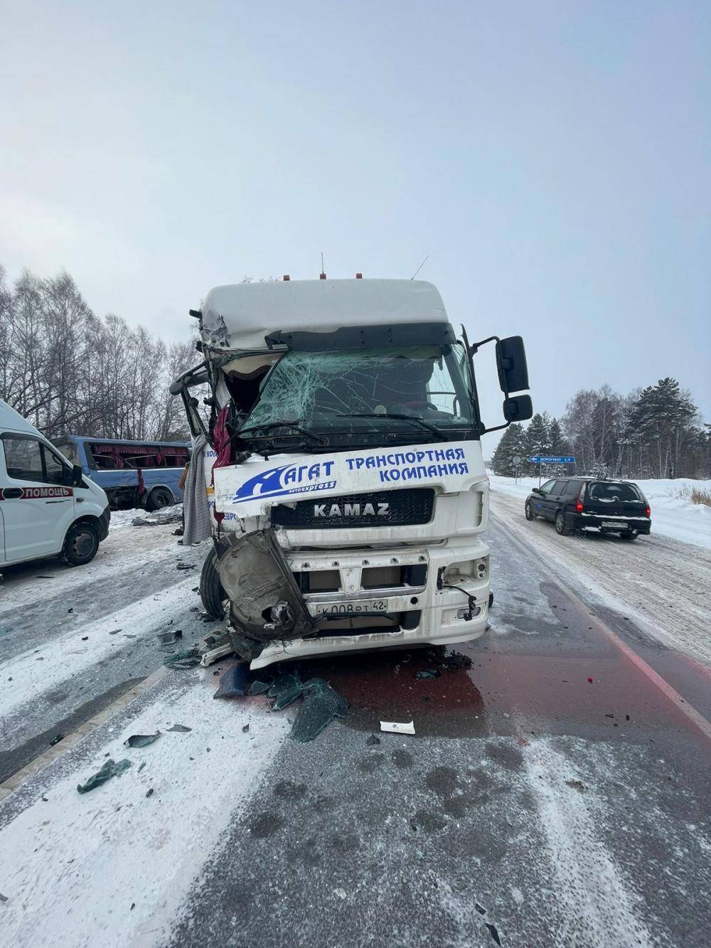 Автобус врезался в камаз