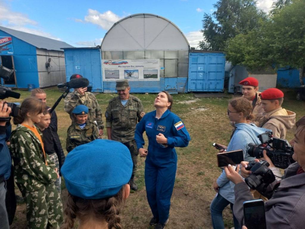 Космонавт Анна Кикина летала на планере над Бердском