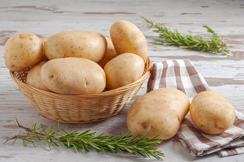 Как хранить картошку, чтобы не прорастала и не гнила