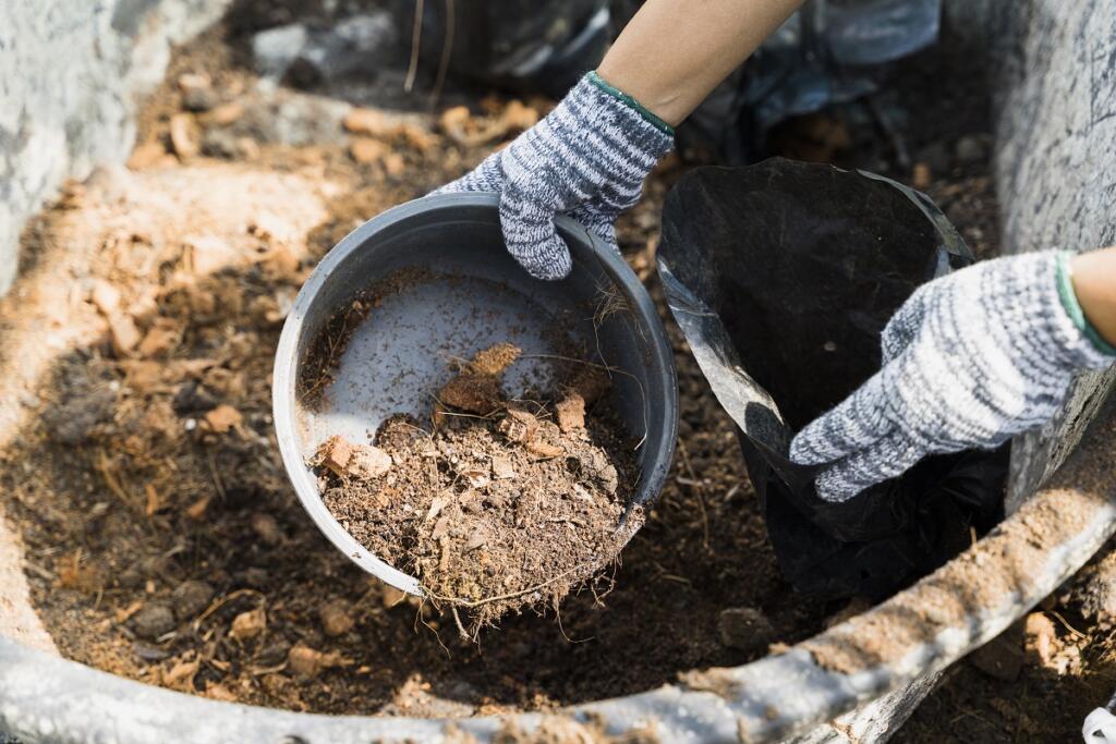 Зачем нужна компостная яма и как ее подготовить