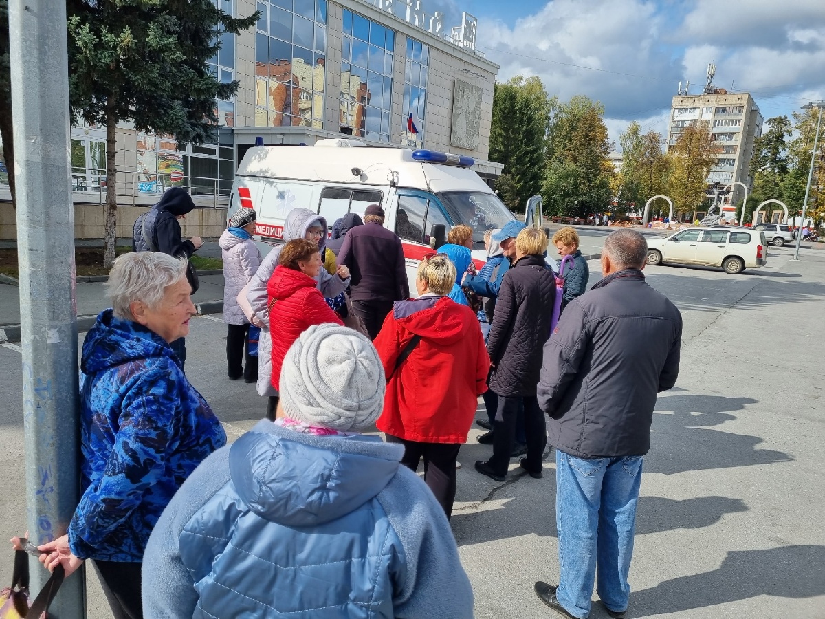 Всплеск желающих вакцинироваться в мобильных пунктах в Бердске