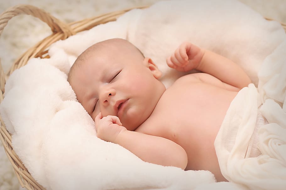 Икота у новорожденных после кормления: что делать маме