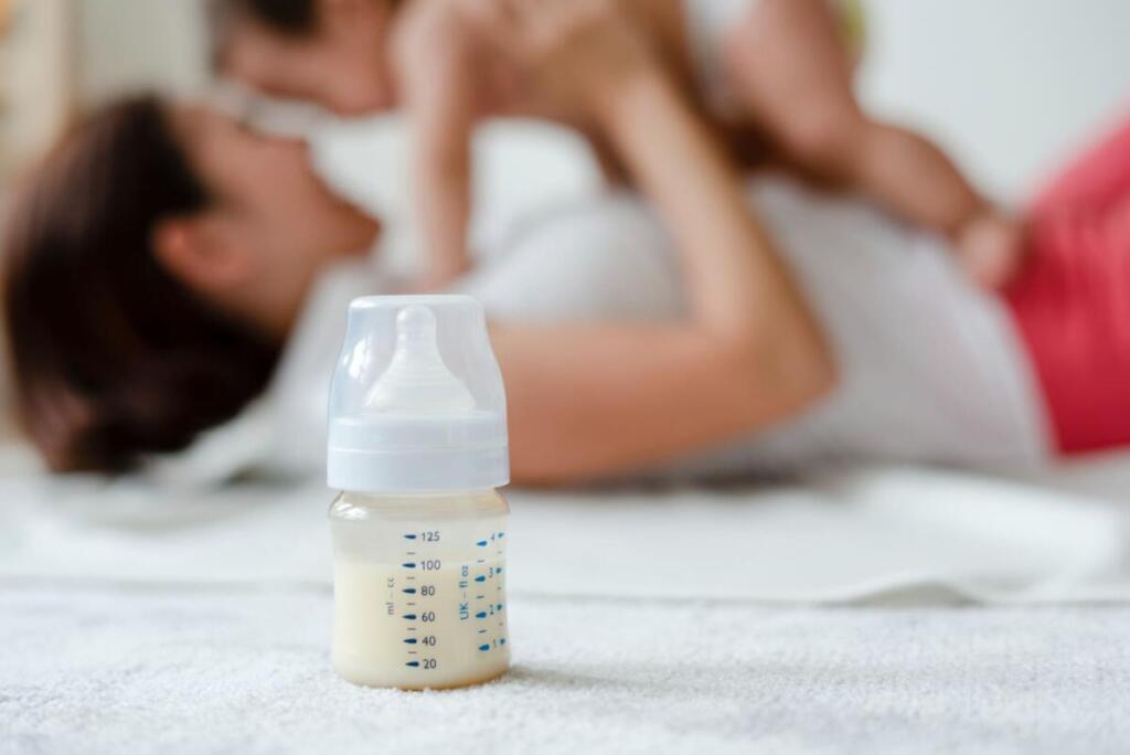 Все, что важно знать маме о сцеживании грудного молока