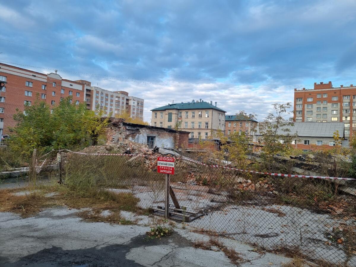 Сноса аварийного гаража скорой помощи добивается прокурор Бердска