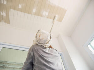 Как побелить потолок мелом: подробная инструкция