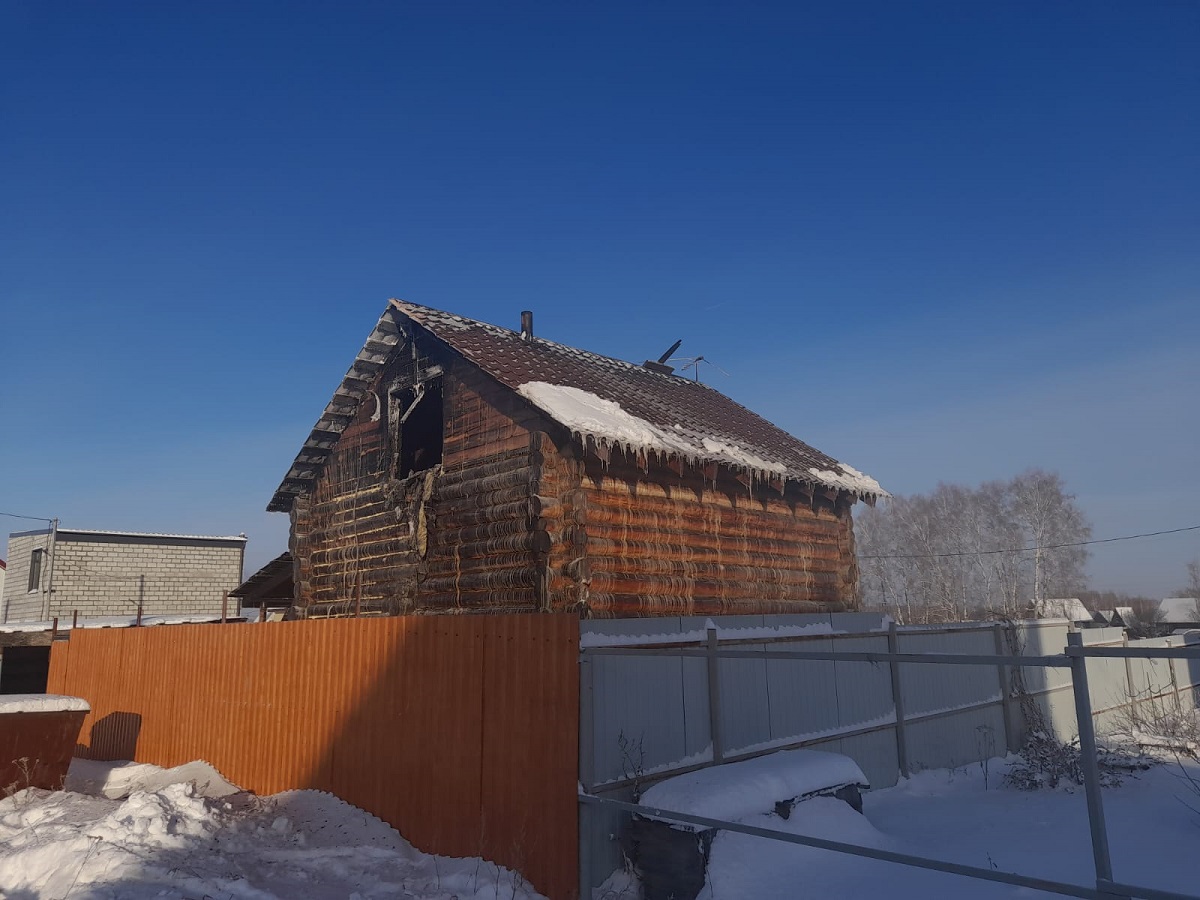 Получил ожоги и лишился дома при пожаре мужчина в Бердске | 11.12.2023 |  Бердск - БезФормата