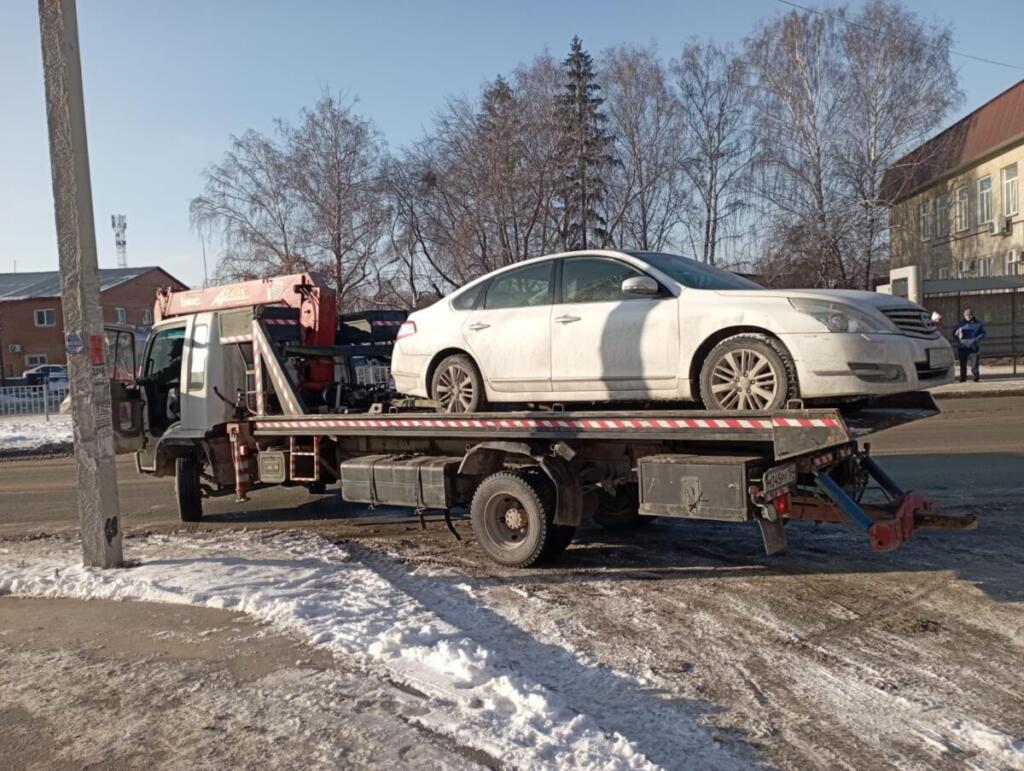 Искитимец скрывал арестованный Nissan Teana, но на нём приехал с жалобой к  приставам