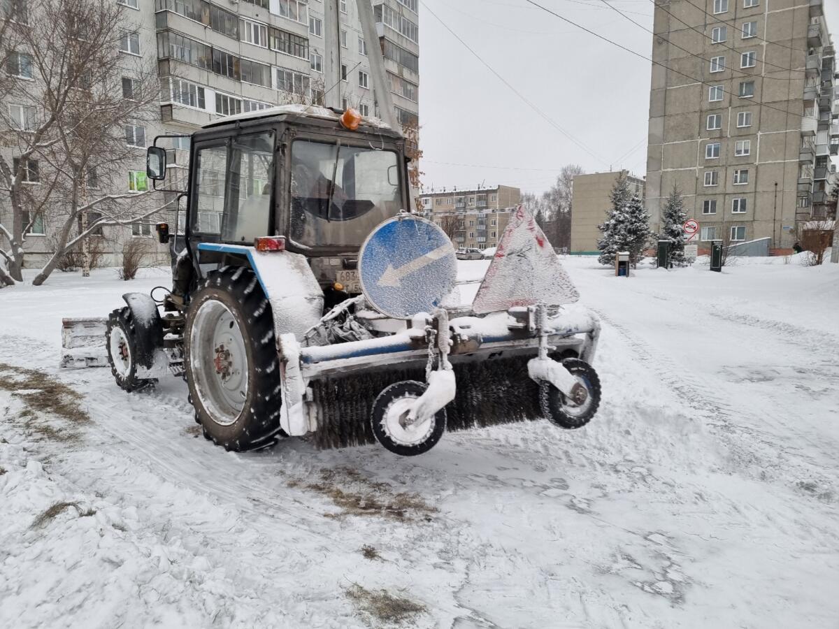 С 2 часов ночи 7 декабря в Бердске чистят снег – выпало огромное количество  | 07.12.2023 | Бердск - БезФормата