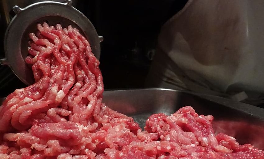Используйте мясорубку для переработки мяса