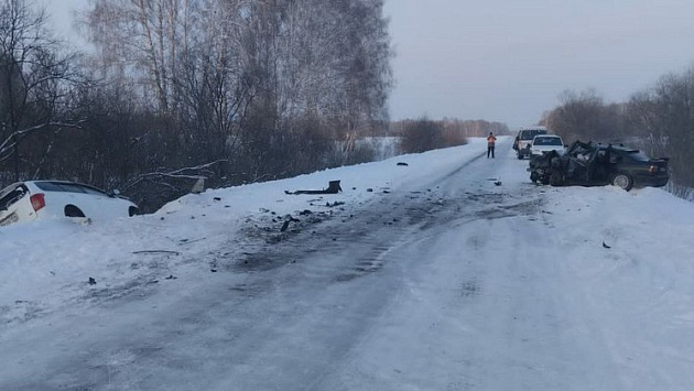 Пассажирка BMW погибла в жестком лобовом ДТП под Новосибирском