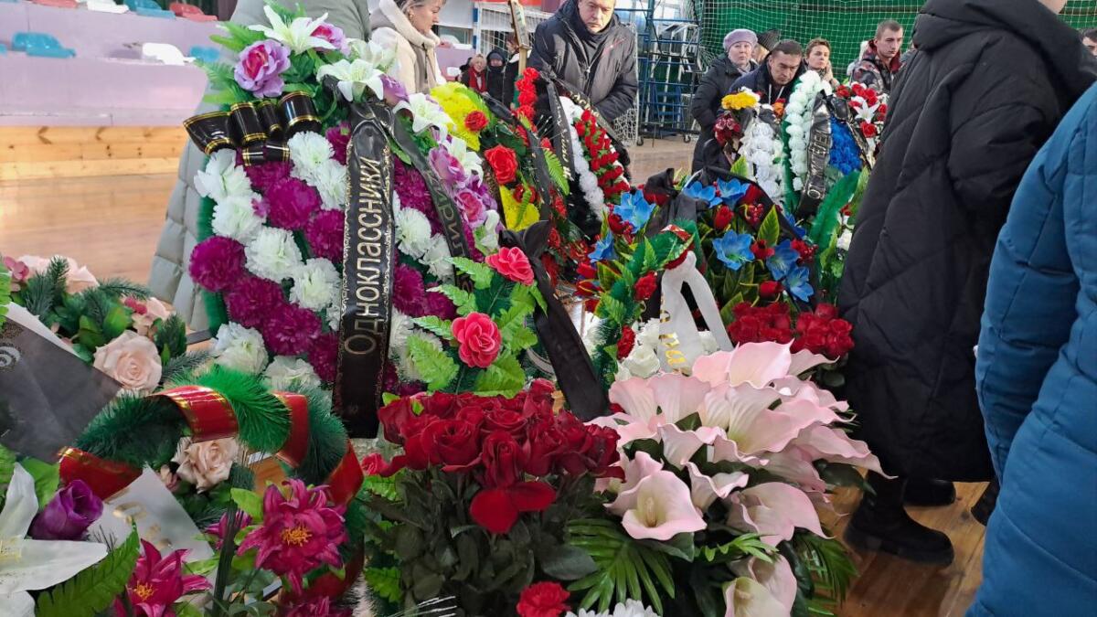 В один день похоронили 22-летнего пресс-секретаря мэрии Бердска и его мать