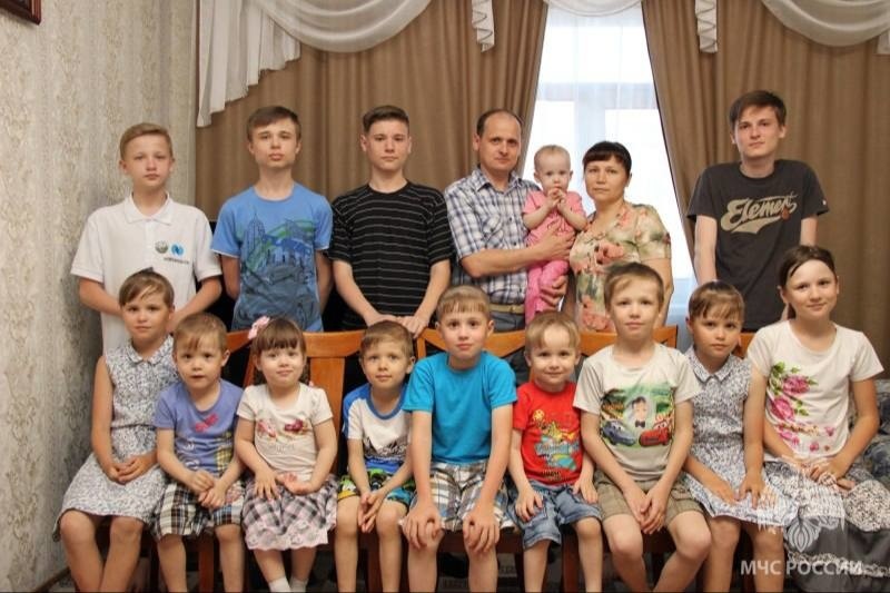 14 детей за 27 лет брака родилось у новосибирского пожарного