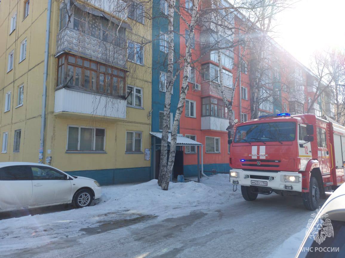 Зажег свечу и ушел: под Новосибирском 10-летний мальчик чуть не сгорел в квартире