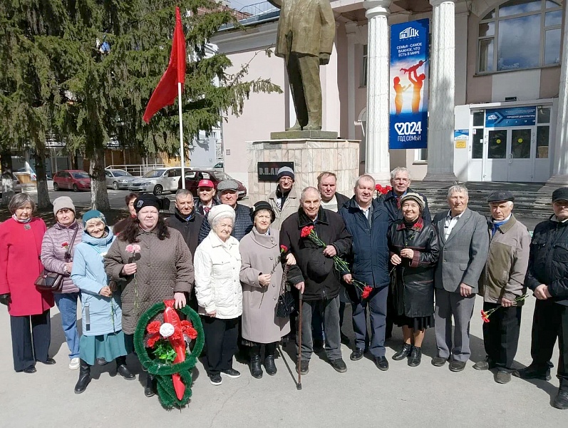 Члены КПРФ в Бердске субботник посвятили дню рождения Ленина