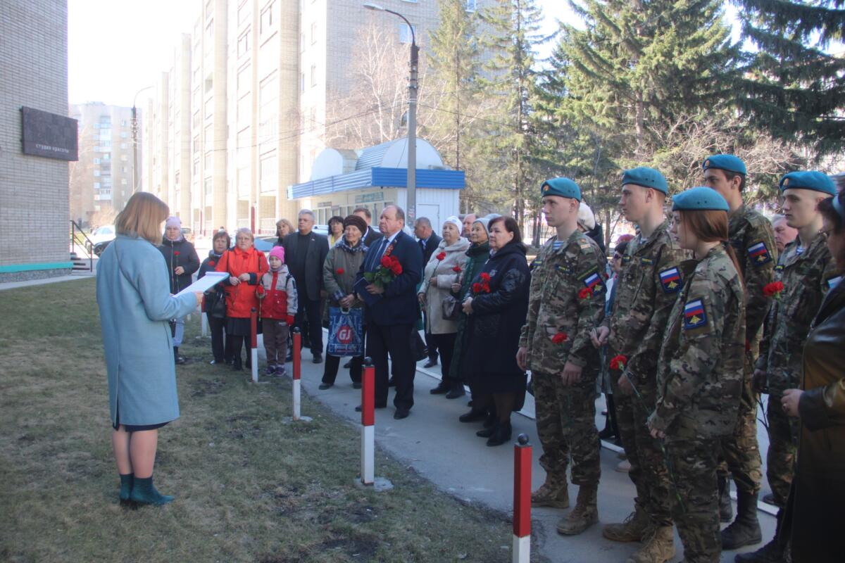 В Бердске почтили память Героев труда и Почётных жителей