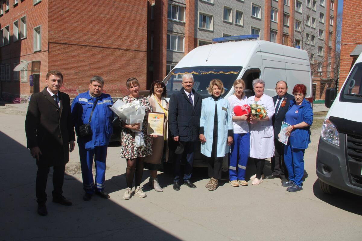 В Бердске поздравили работников скорой медицинской помощи