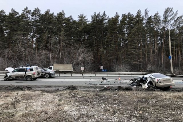 Водитель пострадал в жёсткой аварии на Бердском шоссе
