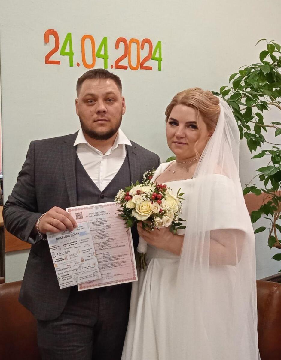 24 пары поженились в зеркальную дату 24.04.24 в ЗАГСе Искитима. Были и из Бердска