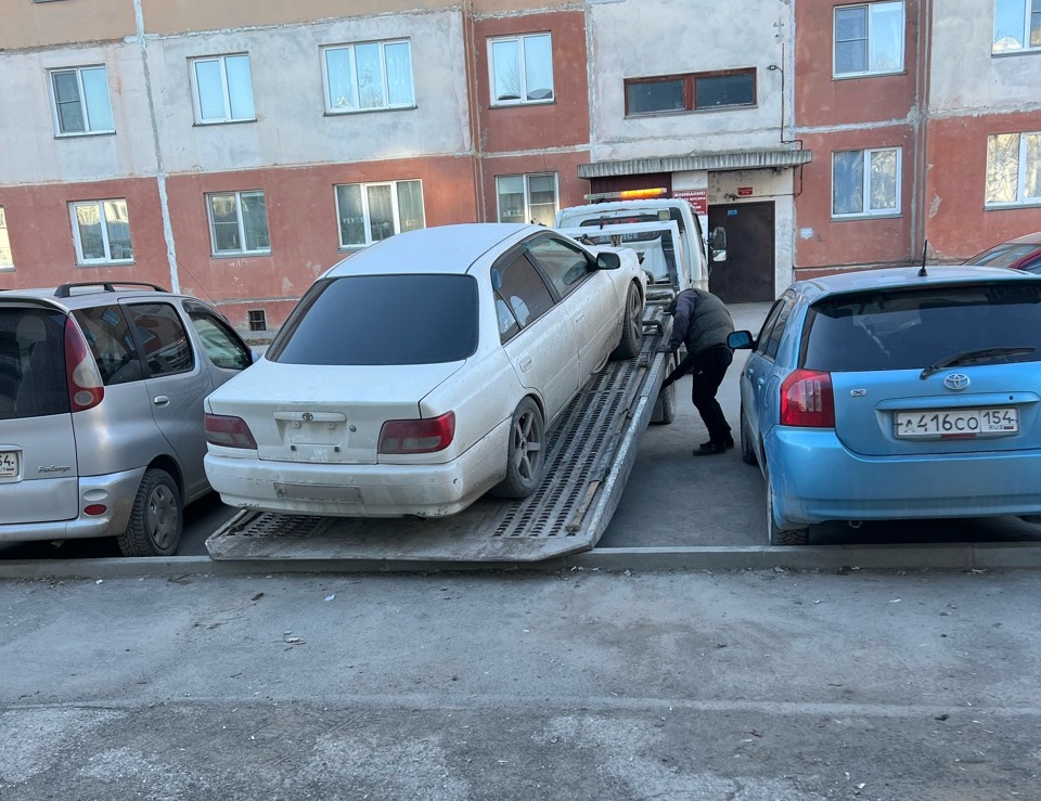 За долги арестовали Toyota Carina у жителя Бердска