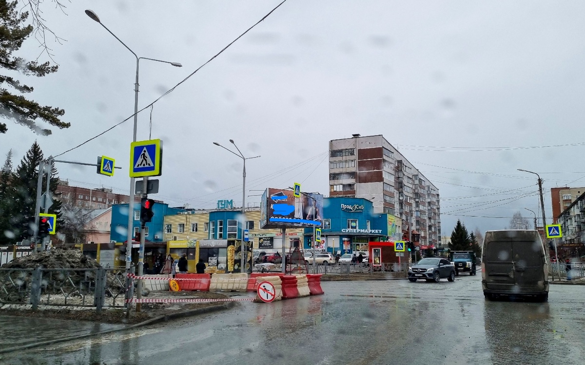 Как будут ремонтировать провал главного канализационного коллектора на ул. Ленина в центре Бердска?