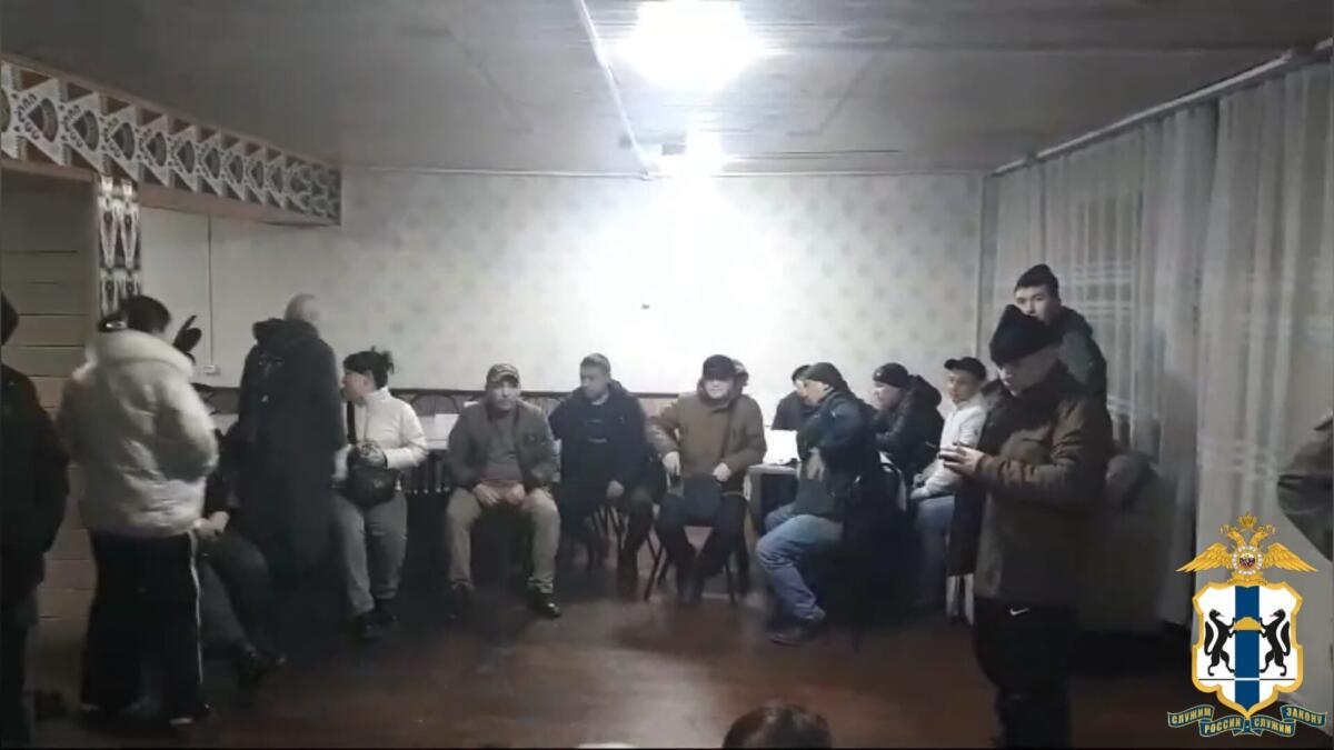 Массовое задержание мигрантов в Новосибирске провели полиция и ФСБ