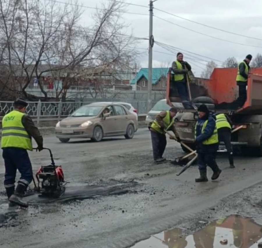 В Бердске с 3 апреля начали аварийный  ремонт дорог горячим асфальтом