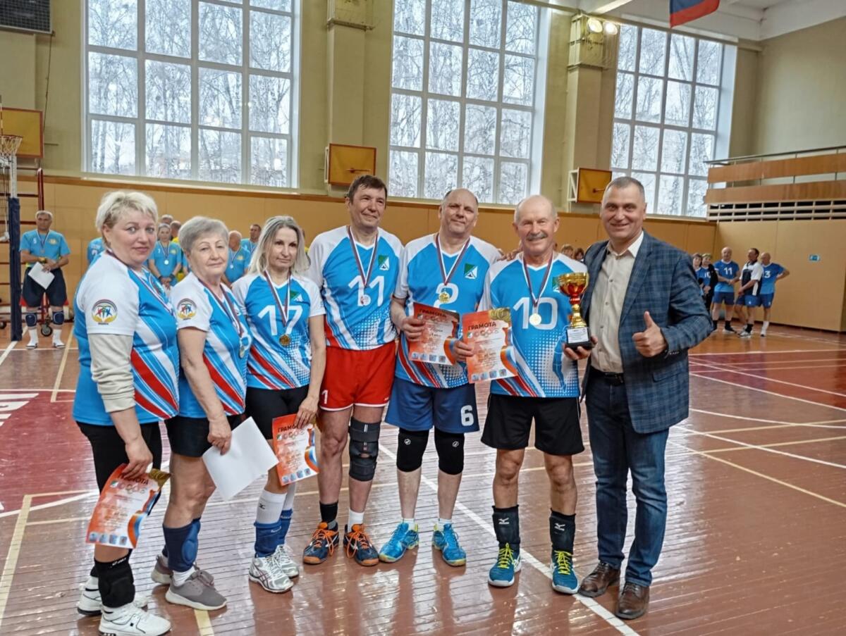 Бердчане взяли два золота в соревнованиях по волейболу