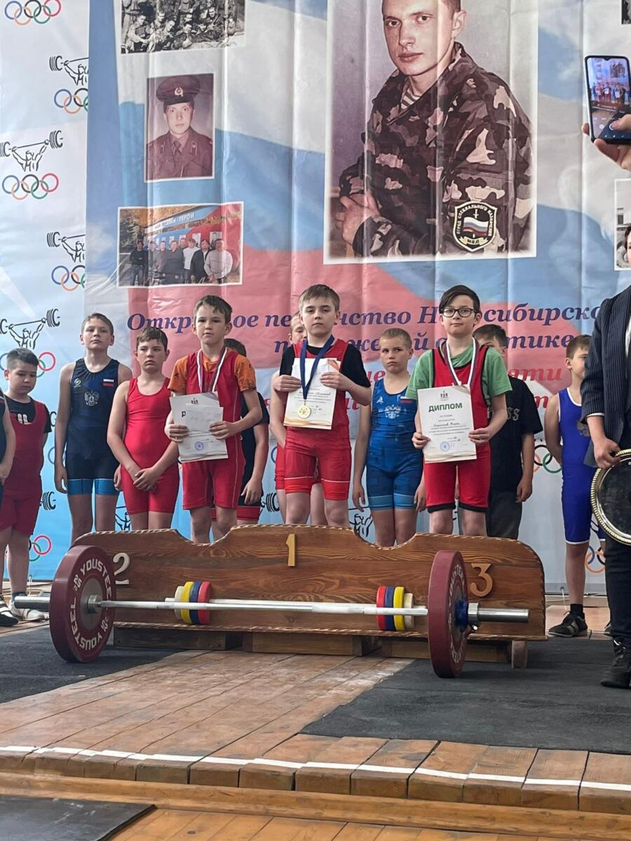 Золото и серебро областного первенства по тяжёлой атлетике у бердчан