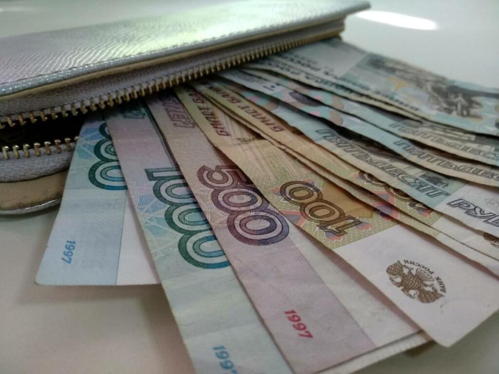 Банкомат «съел» 100 тыс. рублей. Жительница Новосибирска пыталась пополнить счёт