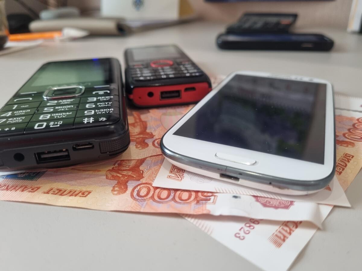 Кредиты на подставных лиц в Бердске и Новосибирске оформляли мошенники в салонах сотовой связи