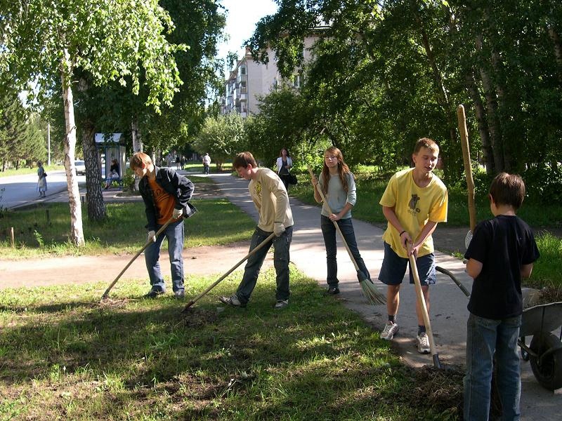 Школьники Бердска могут трудоустроиться в период летних каникул