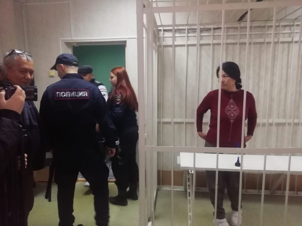 Уборщице, обвиняемой в краже сумки с 7 миллионами, отменили приговор в Новосибирске