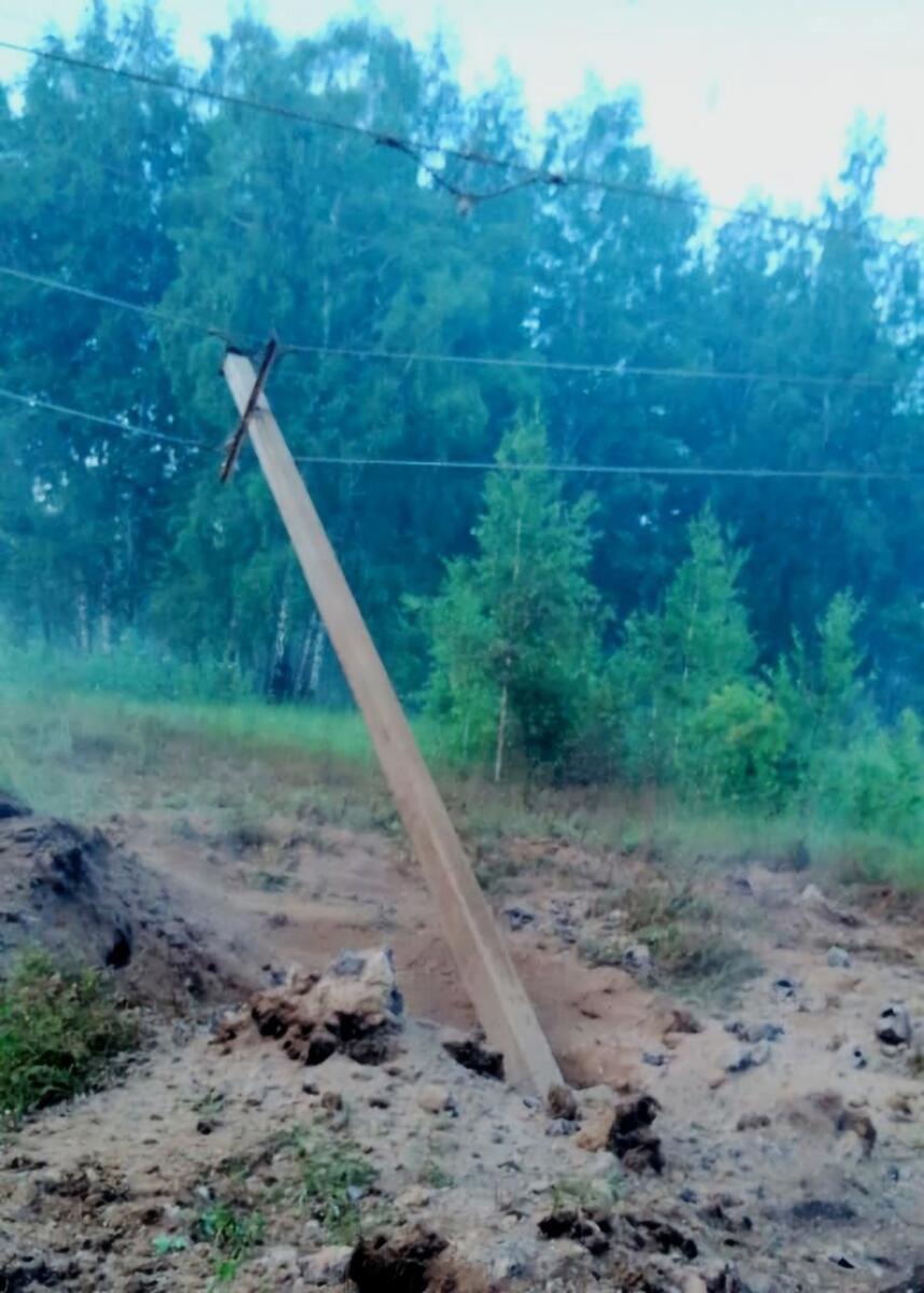 Опора упала после грозы и ливня