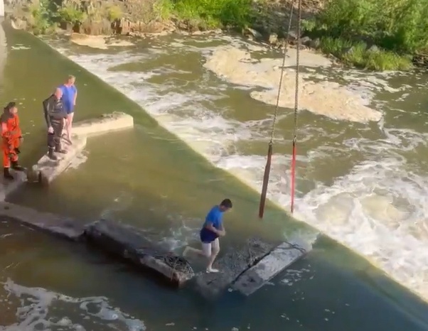 13-летний подросток утонул у водопада в Новосибирской области