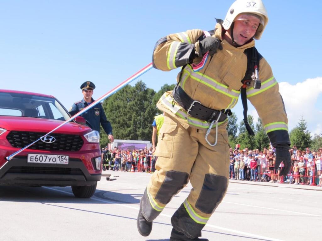 Пожарный кроссфит провелут в День России