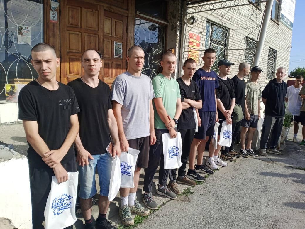 10 призывников из Бердска отправились на военную службу