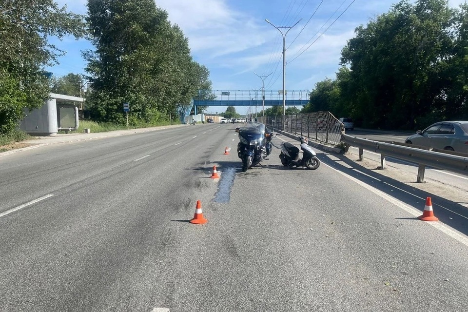 Школьник за рулём мопеда врезался в мотоцикл на Бердском шоссе