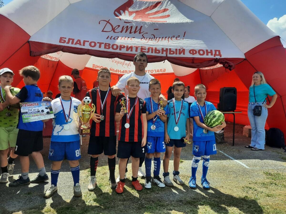 Команда школы №8 Бердска победила в турнире по мини-футболу «Кубок 21 квартала»