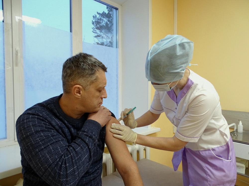Корь, гепатит А, пневмония – в Бердске к диспансеризации добавили вакцинацию