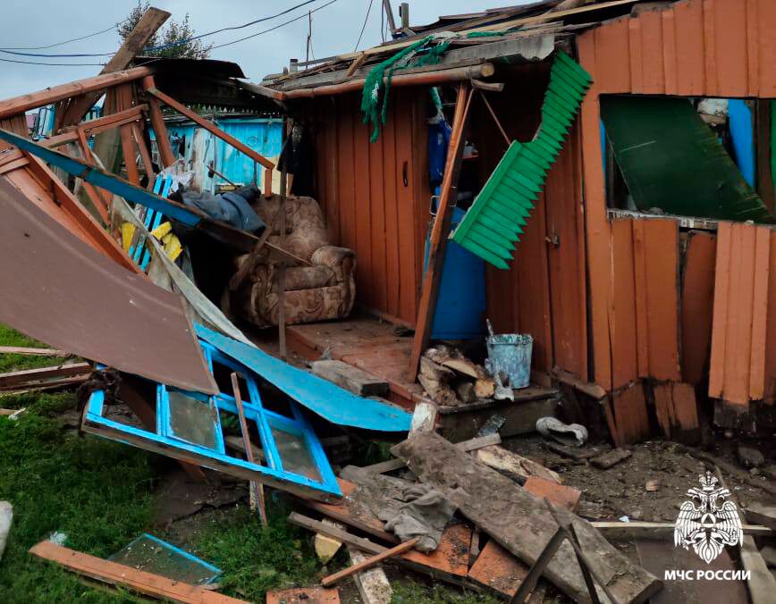 Взрывом газа разнесло частный дом 80-летней женщины в Новосибирской области