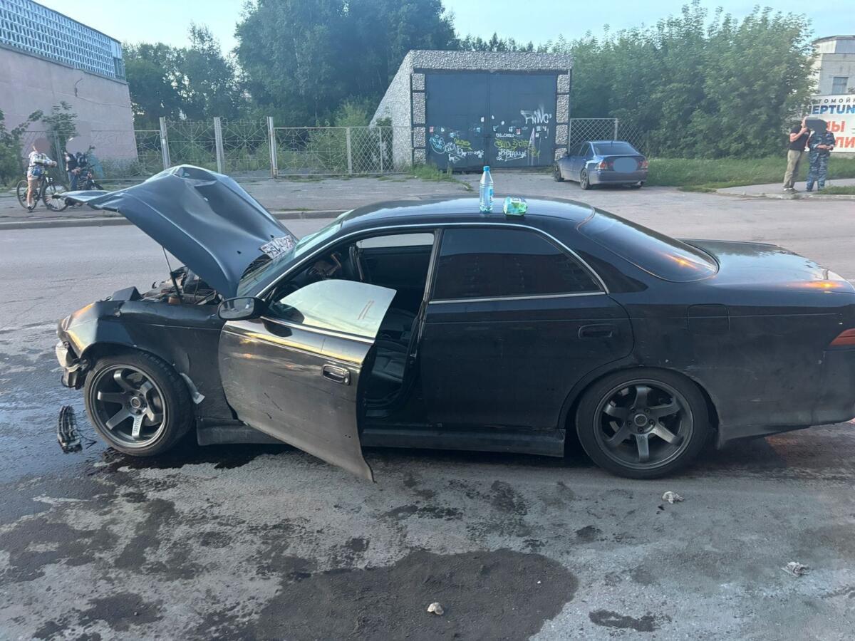 Не имеющий прав водитель «Toyota Mark II»  ехал по Бердску и попал в ДТП